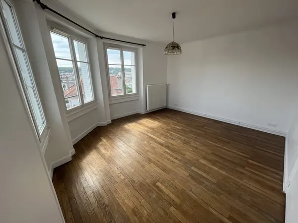 VILLERS-LES-NANCY : BEL APPARTEMENT ANCIEN T1 BIS DE CARACTÈ