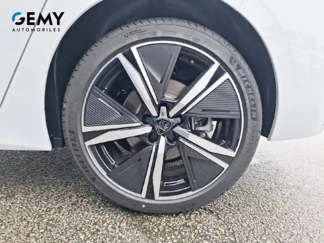 Peugeot 308 phev 180 e-eat8 — photo 11