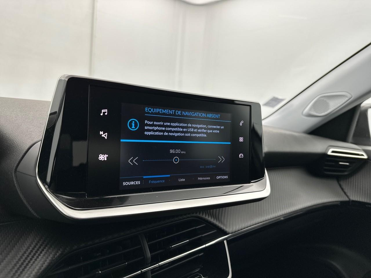 Peugeot 2008 puretech 130 s&s eat8 style — photo 10