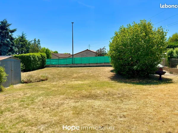 Terrain 300 m²