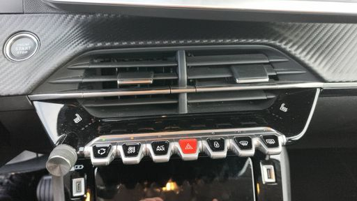 Peugeot 208 1.2 PureTech 100 - Allure – 2022 – 47629 km – Essence – Boîte Manuelle — photo 19