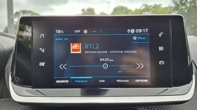Peugeot 2008 puretech 100 s&amp;s bvm6 — photo 20