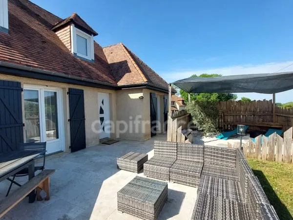 Maison à Salignac-Eyvigues, 155m², 7 pièces, 5 chambres, 5667m² de terrain, sans travaux, rentabilit
