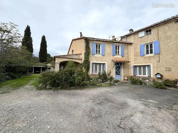 Propriété 8 pièces 243 m²
