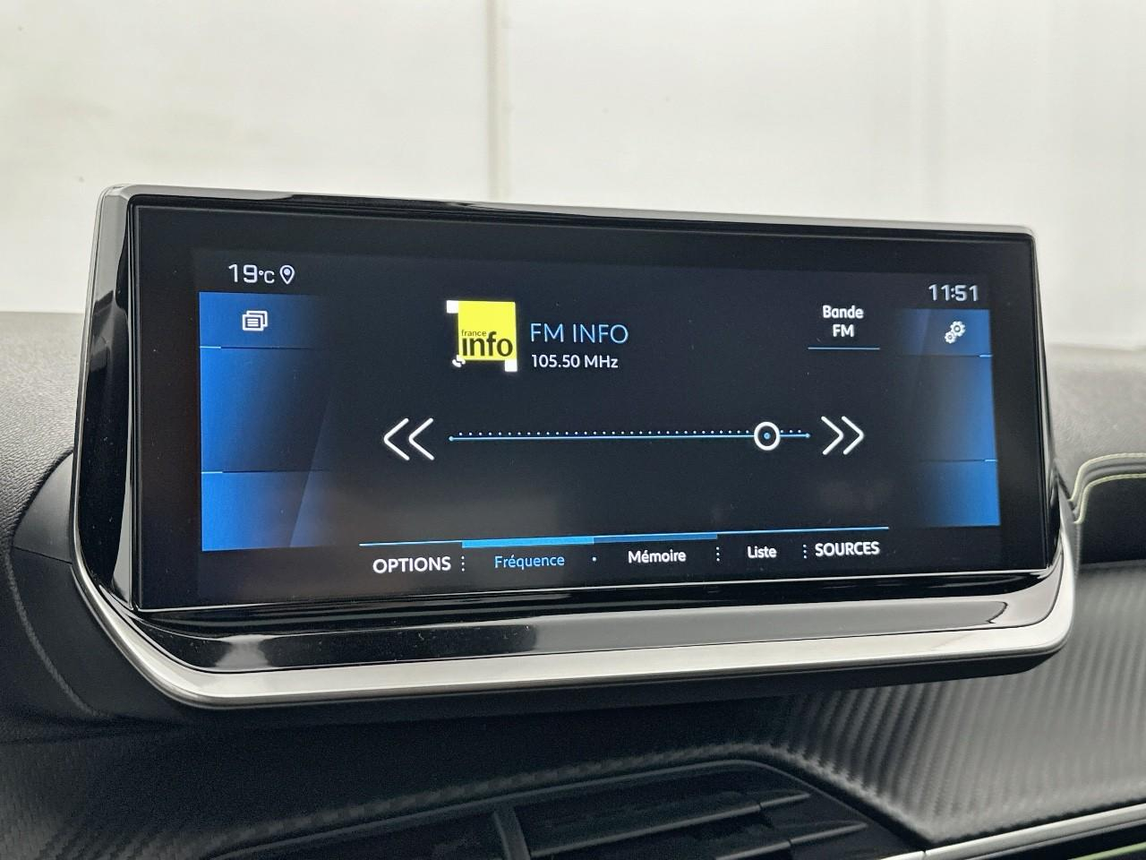 Peugeot 2008 puretech 130 s&s eat8 gt — photo 27