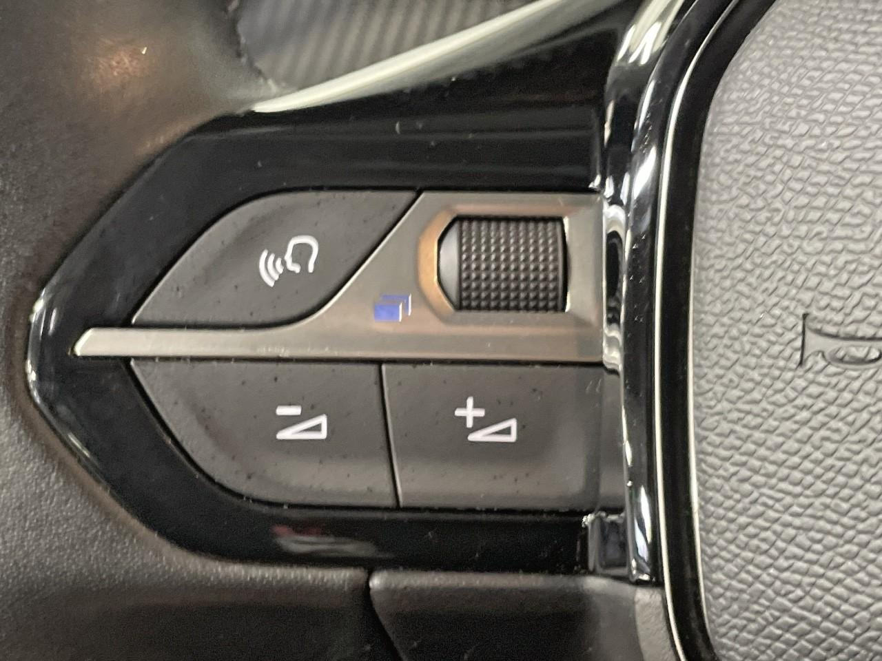 Peugeot 2008 puretech 130 s&s bvm6 active business — photo 25