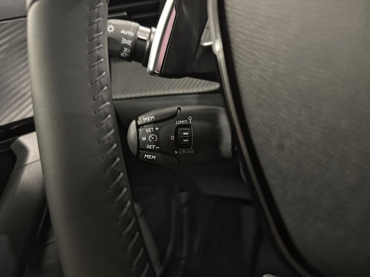 Peugeot 2008 1.2 hybrid 145ch allure e-dcs6 — photo 15