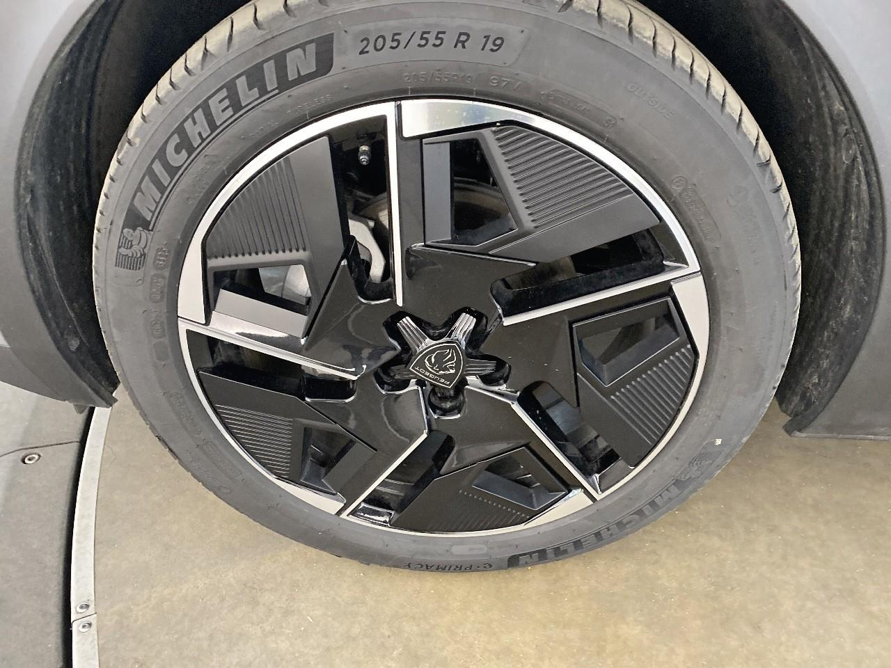 Peugeot 408 hybrid 145 e-dcs6 gt — photo 11