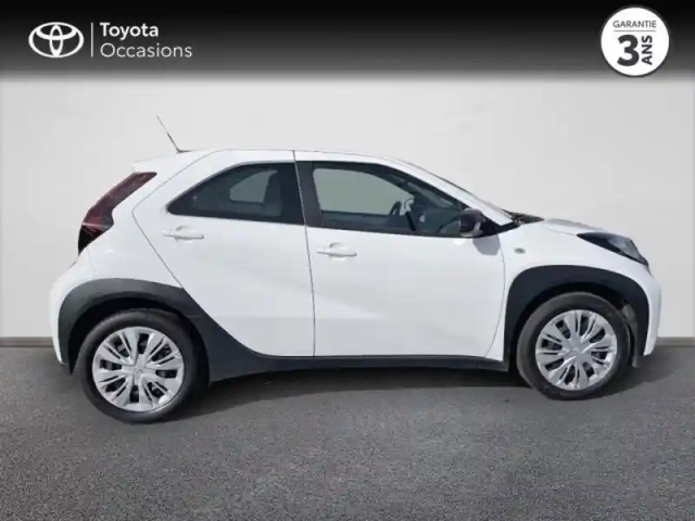 Toyota Aygo x 1.0 vvt-i 72ch dynamic my23 — photo 8