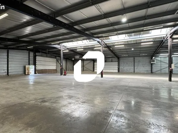 Local d'activité 3 140 m²