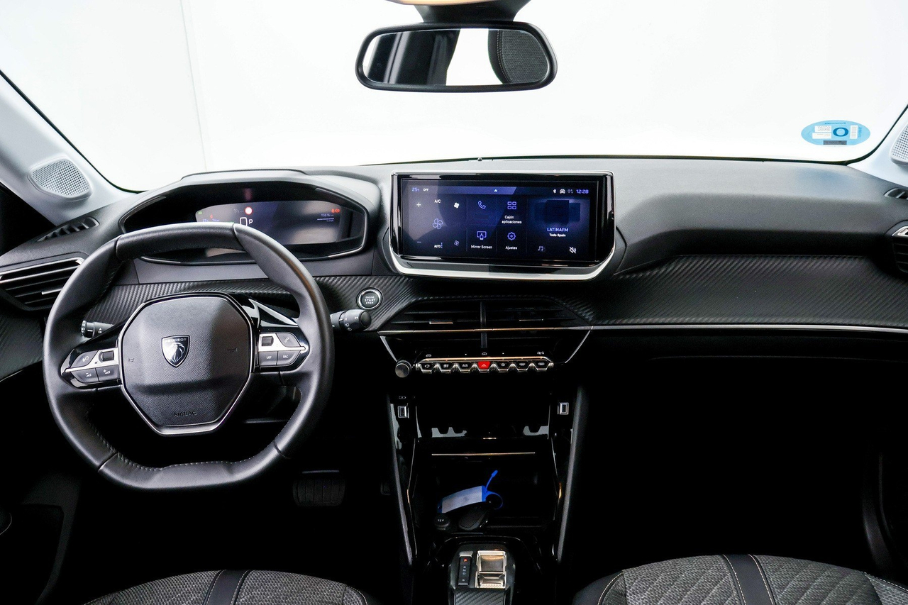 Peugeot 208 — photo 11