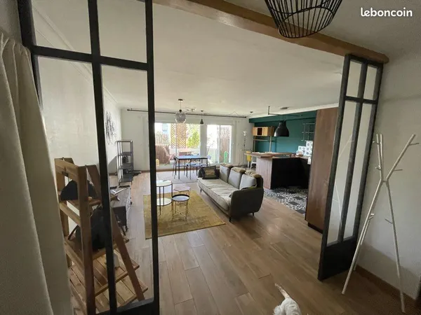Appartement T3 rénové de 75 m², balcon sud, parking sécurisé et cellier