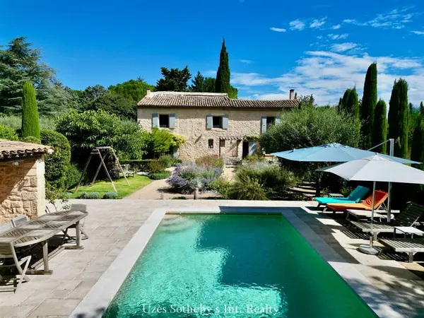 Uzès - Charme et Authenticité d'un Mas Provençal