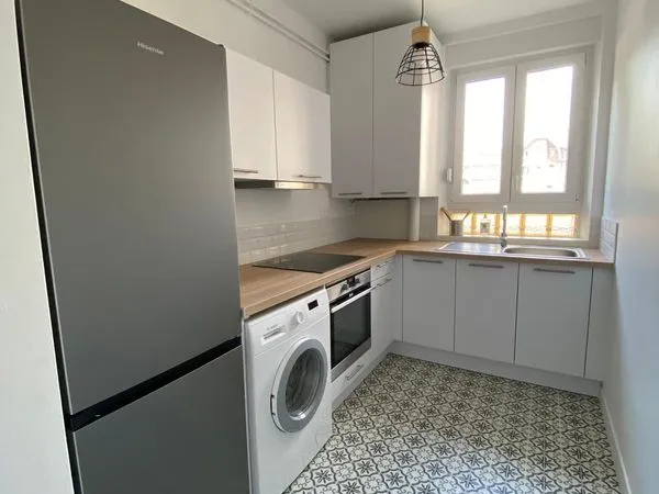 Appartement T3 rénové dans petit immeuble