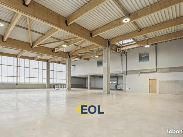 Local d'activité 13 996 m²