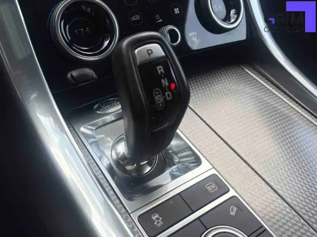 Land Rover Range Rover sport mark ix p400e phev 2.0l 404ch — photo 10
