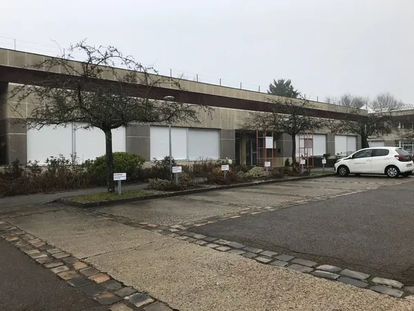 Local d'activité 1206 m²