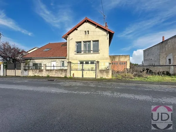 DESERTINES - Maison à rénover de 220 m² - Jardin - Garage