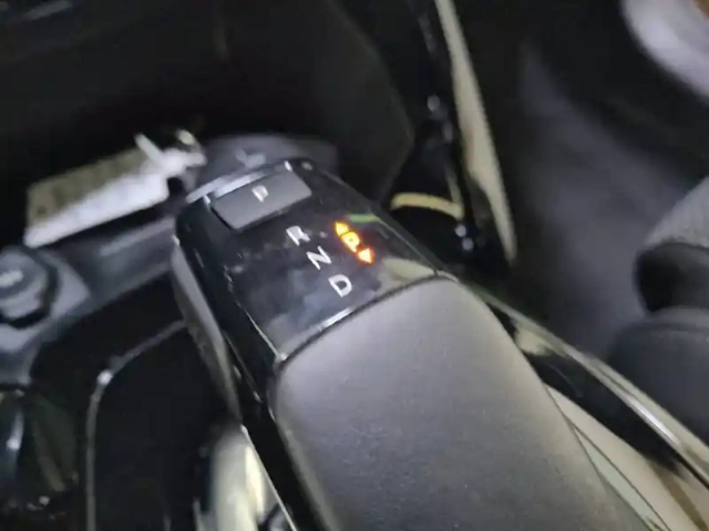 Peugeot 208 puretech 100 s&amp;s eat8 — photo 39