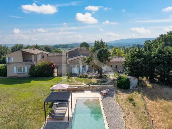 Magnifique Mas au coeur du Luberon composé de deux habitations