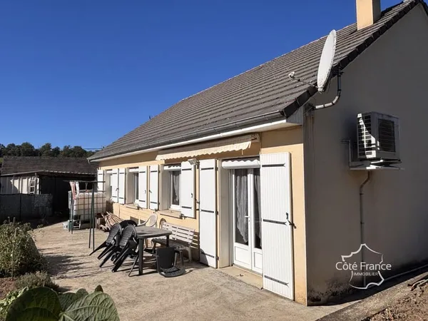Très charmante maison construite en 2008 avec jardin, située