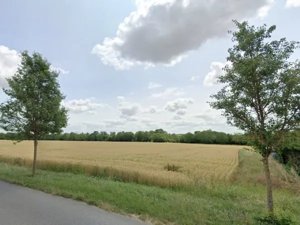 Terrain 826 m²