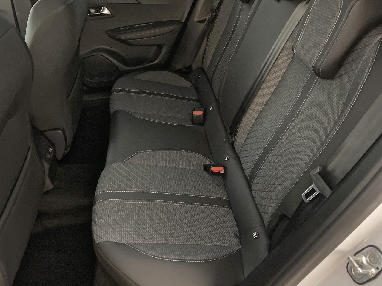 Peugeot 2008 hybrid 145 ch e-dcs6 allure — photo 10