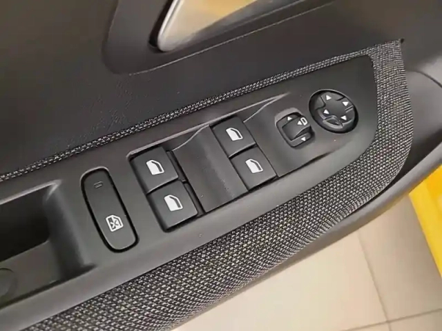 Peugeot 208 puretech 75 s&amp;s bvm5 — photo 27