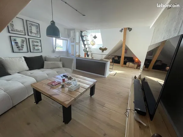 Appartement triplex.3 pièces. 100 m².Etage 3