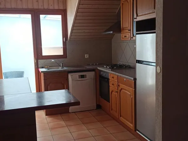 COLLONGES sous SALEVE, APPARTEMENT MEUBLÉ CENTRE VILLE