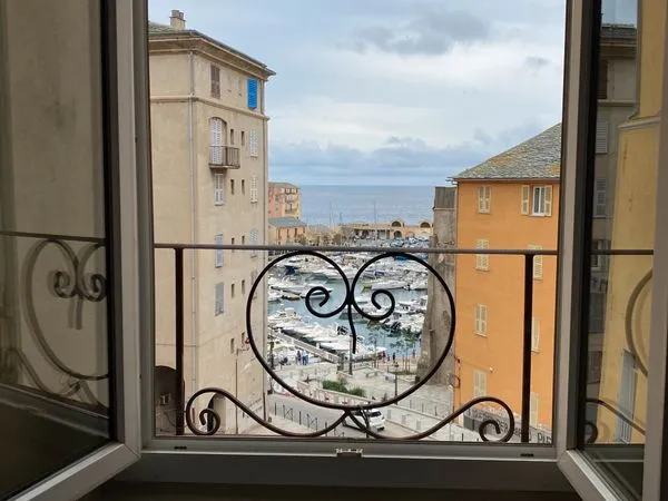 Loue Duplex meublé vieux port Bastia