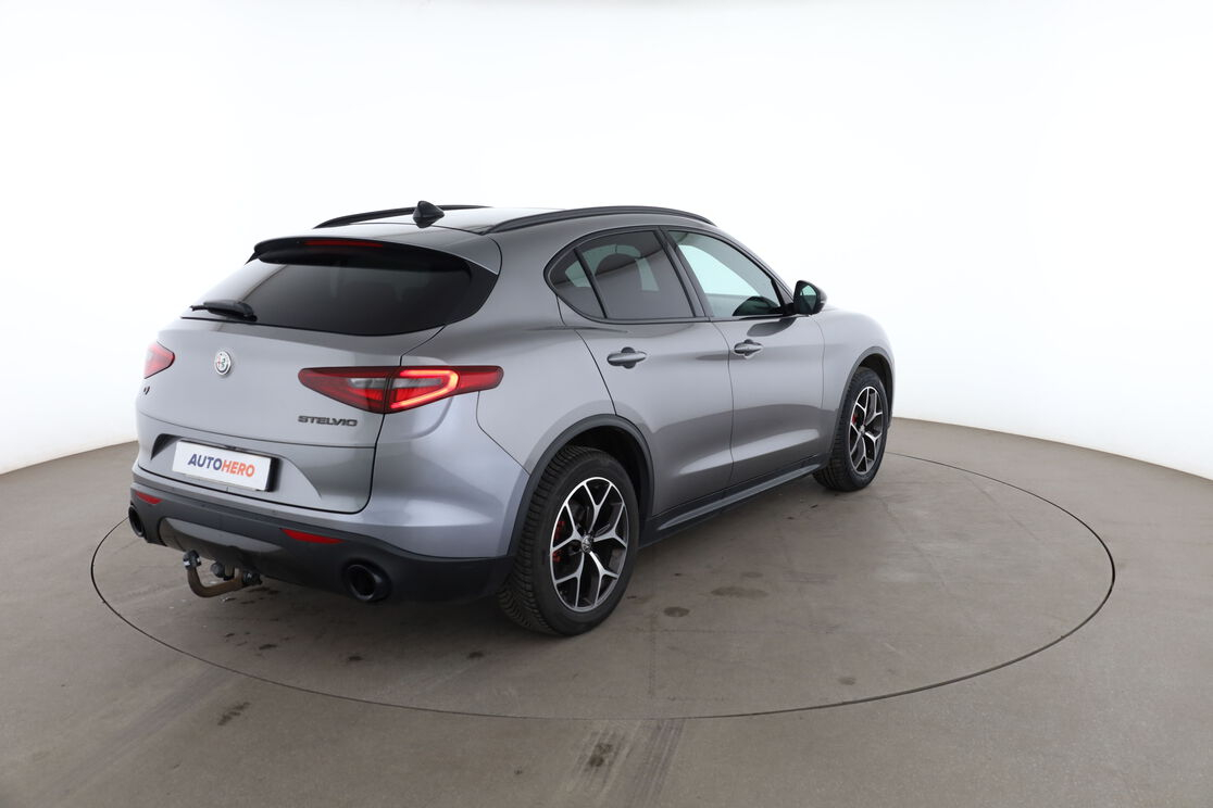 Alfa Romeo Stelvio 2.2 Diesel Q4 Super AT8 — photo 5