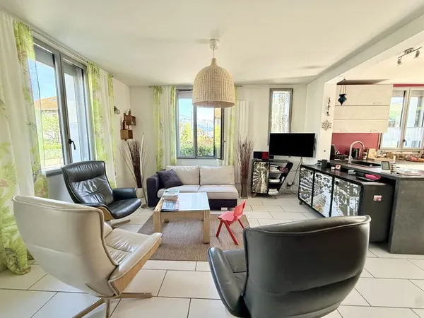 Villa bas de Cran-Gevrier/Chorus 130 m2 plus local commercia