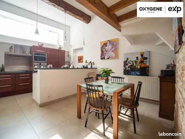 Studio 5 pièces 152 m²