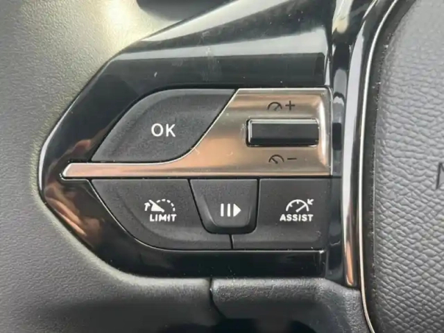 Peugeot 308 1.2 puretech 130ch s&amp;s allure pack — photo 12