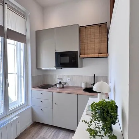 Studio neuf meublé - 14 m2, 600 CC, libre de suite