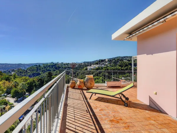 Nice Cimiez 2 pièces 57m2 et 90m2 terrasse