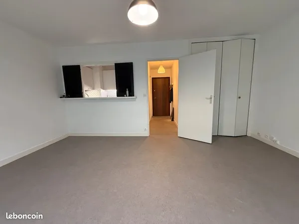 Grand STUDIO dans Résidence