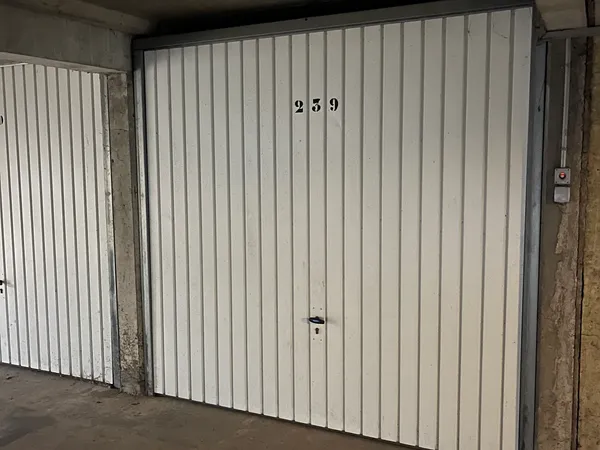 Vend Box Fermé