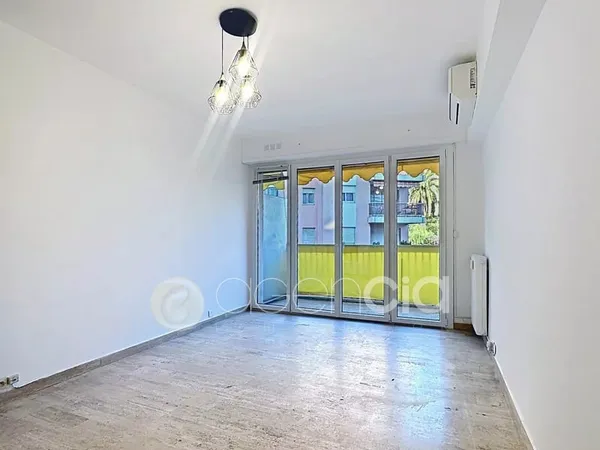 Cannes avenue des anglais, 2 pièces avec terrasse