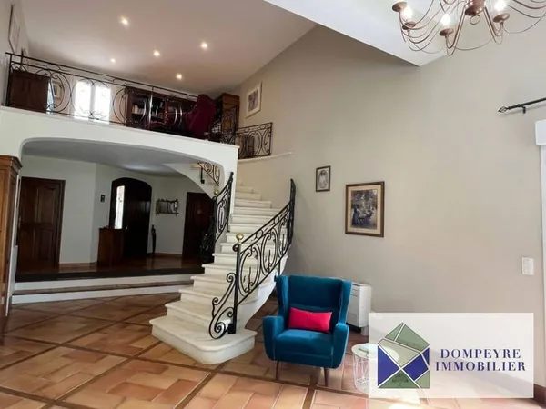 Villa 6 pièces 197 m²
