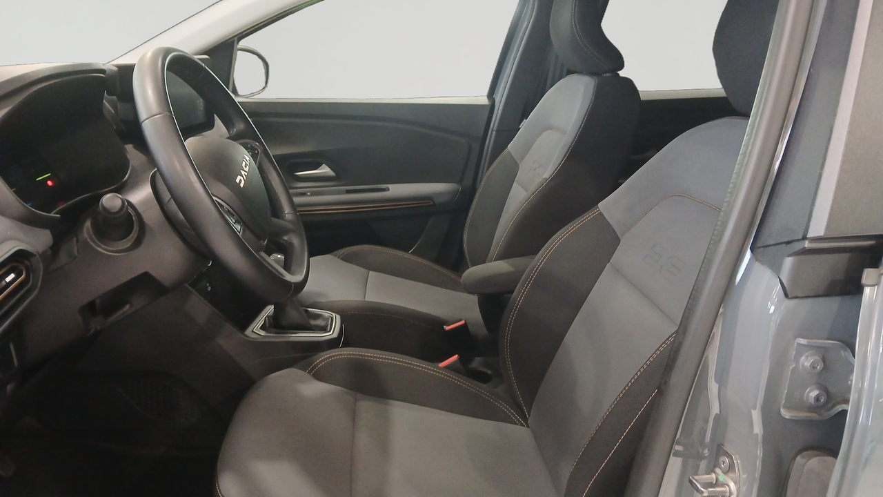 Dacia Jogger Hybrid 140 7 places GSR2 — photo 11