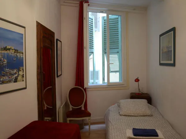 Appartement 10 pièces 12 m²