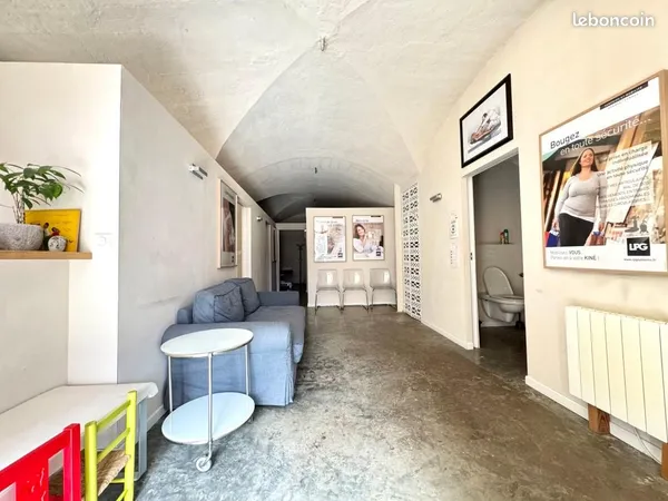 Bureau 60 m²