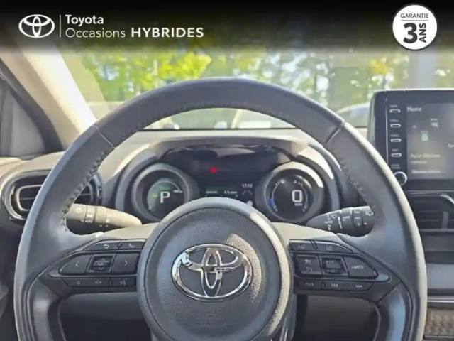 Toyota Yaris 116h design 5p my22 — photo 9