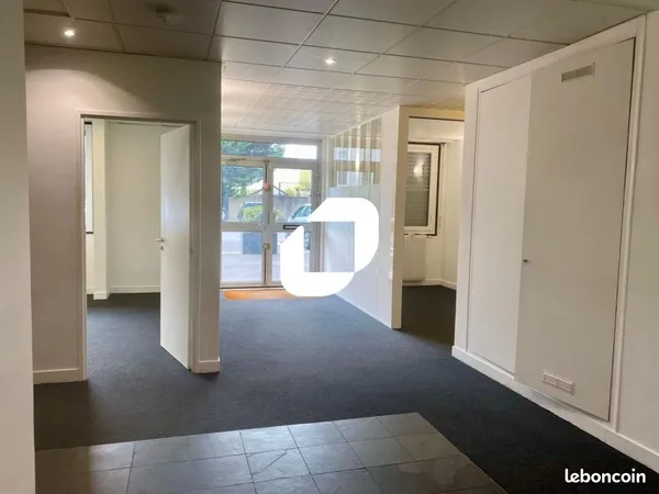 Bureaux 365 m²