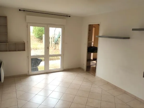 A louer appartement type F2 avec jardinet