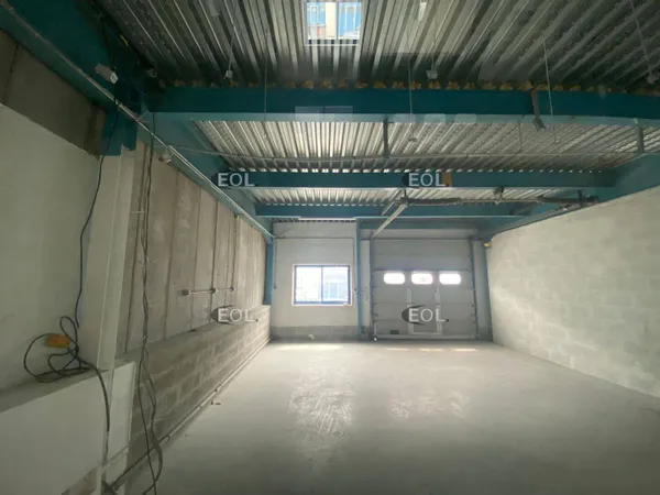 Local d'activité 202 m²