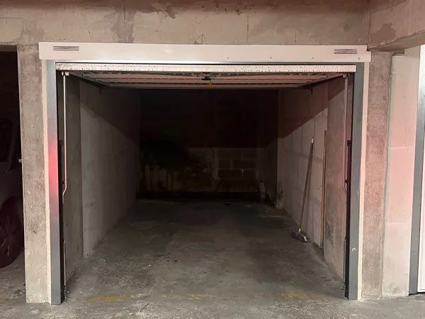 Box fermé 12 m2 Pelleport / Gambetta Paris 20