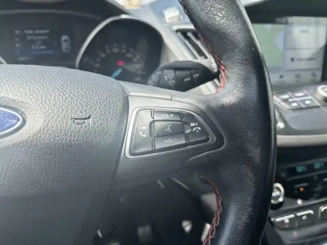 Ford Kuga 2.0 tdci 150ch stop&amp;start st-line 4x2 — photo 21